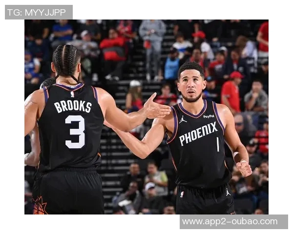 太阳队史首次双星闪耀布克与狄龙均30得分却不到30分钟上场时间