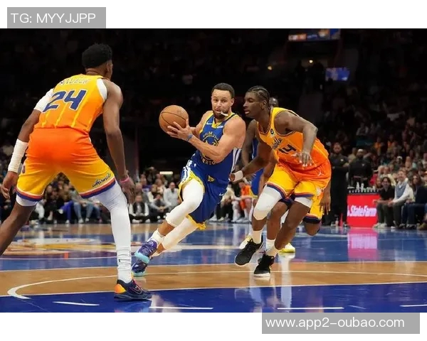 克尼佩尔全力防守库里三分球称其为独一无二的篮球天才